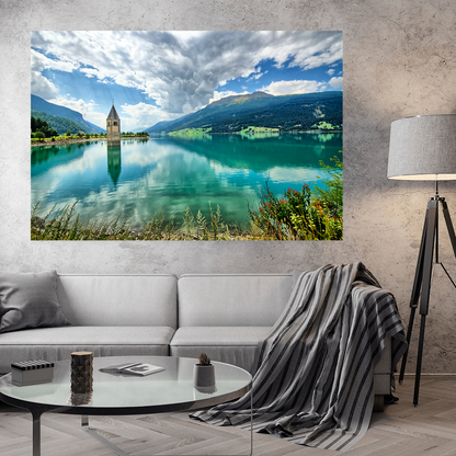 Acrylglasbild - Idyllischer Bergsee mit versunkenem Kirchturm