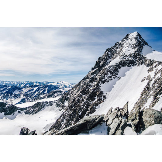 Acrylglasbild - Verschneiter Alpengipfel im Winter