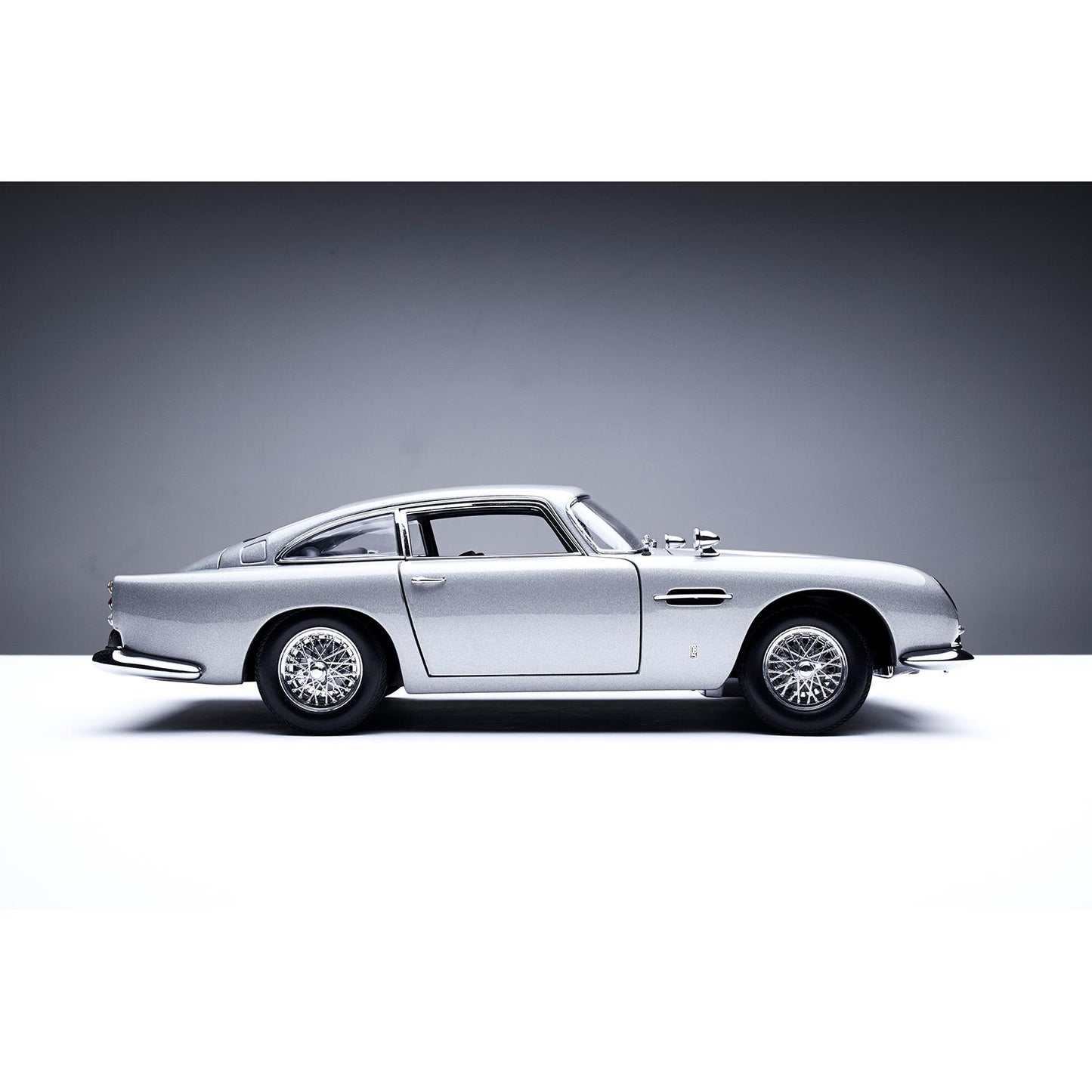 Aluminum picture - Silver vintage car