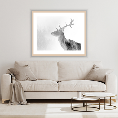 Rahmenbild - Damhirsch Porträt mit Waldsilhouette